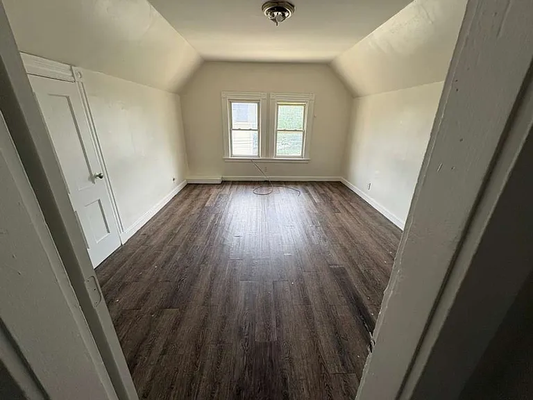 745 George St — Photo 2