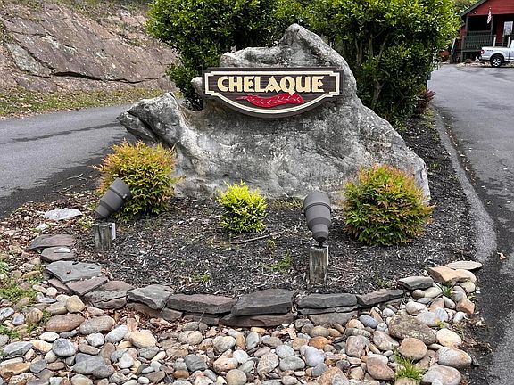 3rd image of 1413 Echota Ln
