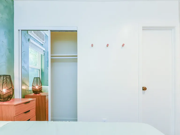 5608 Fernwood Ave #B3 — Photo 2
