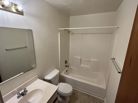 5th image of 121 Bonner Ave APT 7