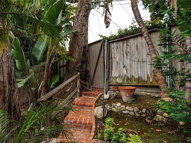 550 Saint Anns Dr — Photo 15