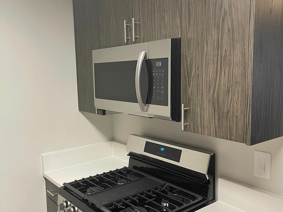 1st image of 1146 W Morse Ave APT 2C
