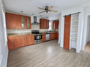 98 Pine St FLOOR 2, Swampscott, MA 01907
