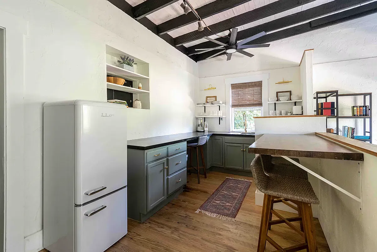 2 bed, 769 sqft, $1,600 — Photo 1