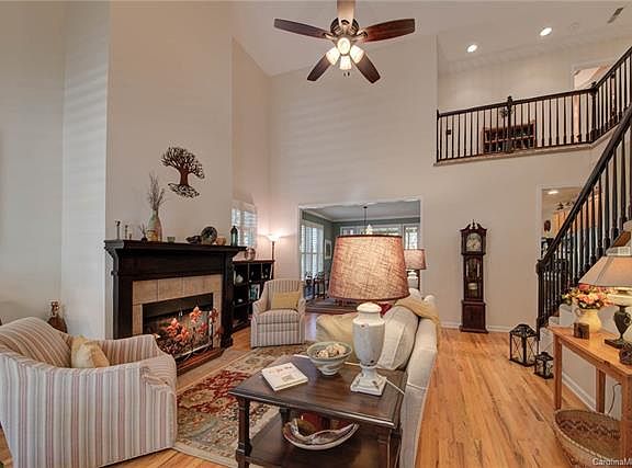 3rd image of 35 Cyprus Creek Ln