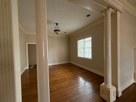 4th image of 200 Ridgeway Dr