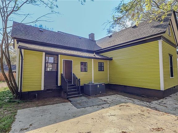 4th image of 711 Davis St