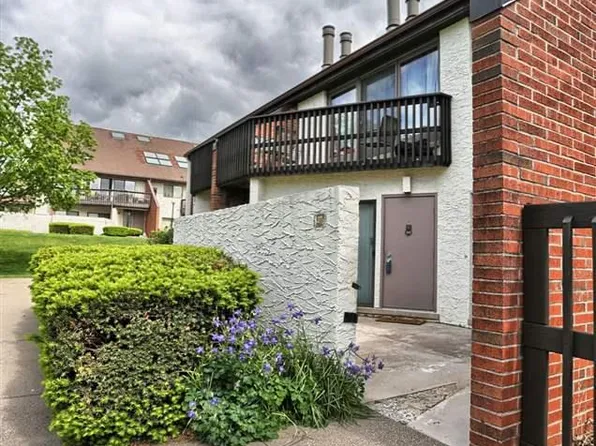 1071 Lancaster Blvd APT 12, Mechanicsburg, PA 17055