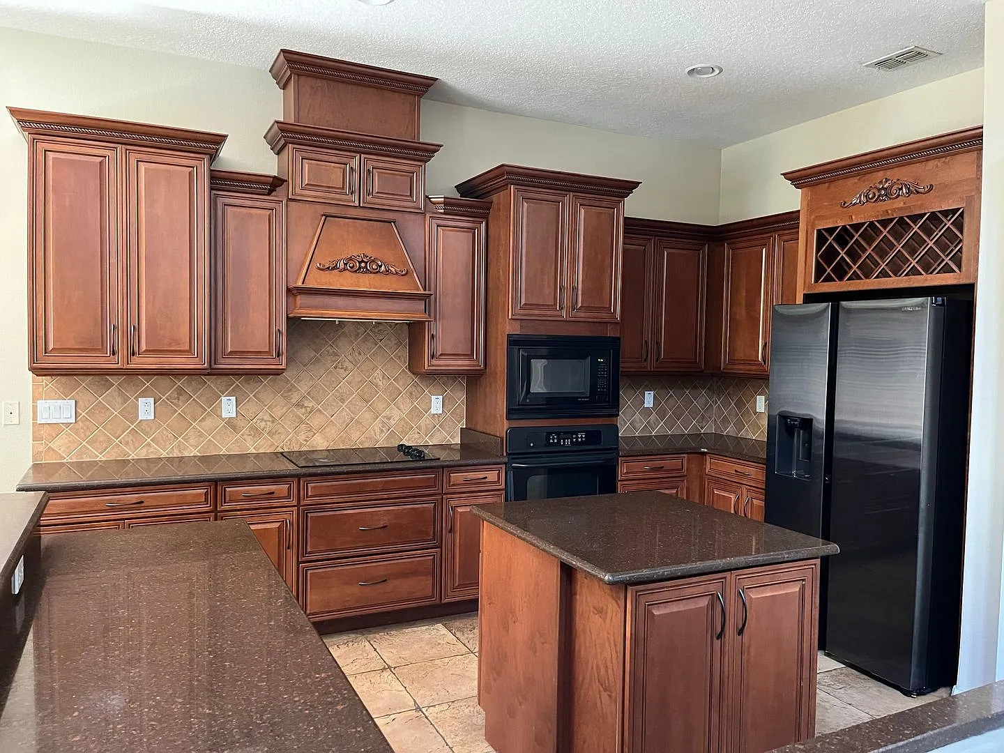 5 bed, 3.5 bath, 3191 sqft, $3,595 — Photo 2