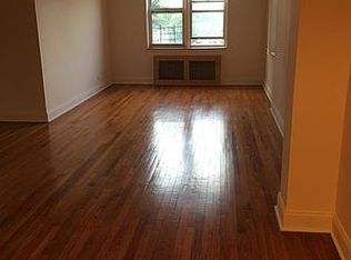 8304 260th St, Glen Oaks, NY 11004