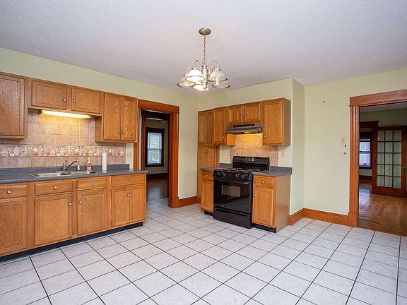 2nd image of 47 Devens St