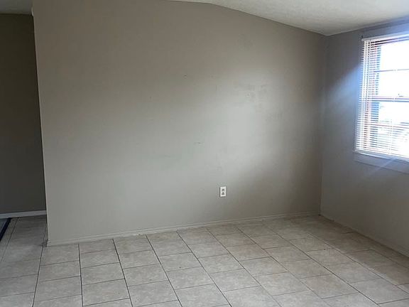 4th image of 2815 W 6th St