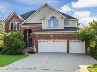 305 White Pines Ln, Oswego, IL