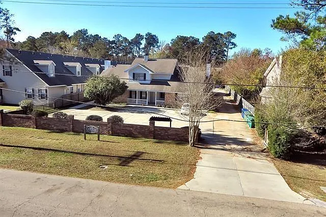 732 Heavens Dr — Photo 1