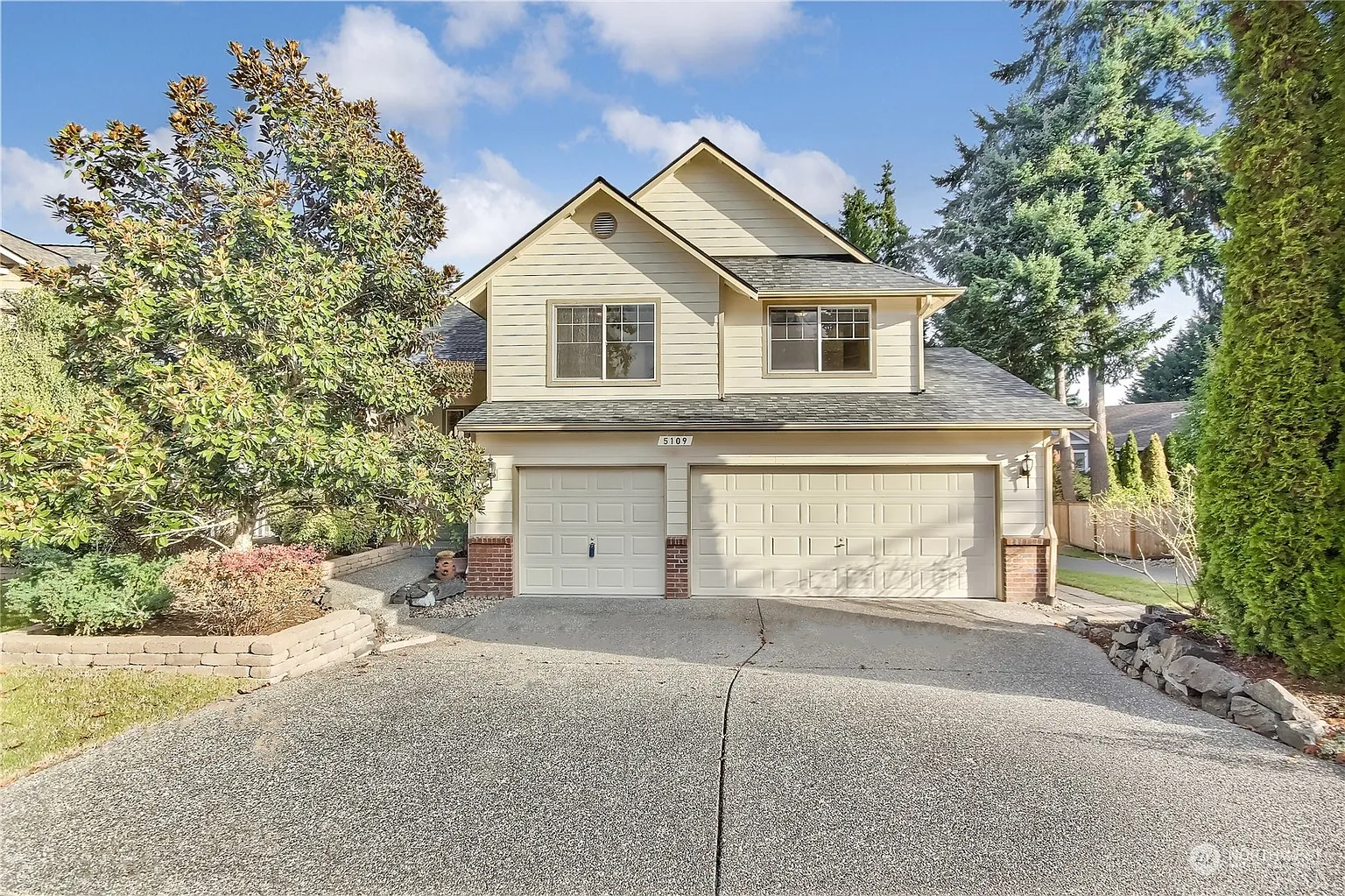5109 Nathan Loop SE photo 1