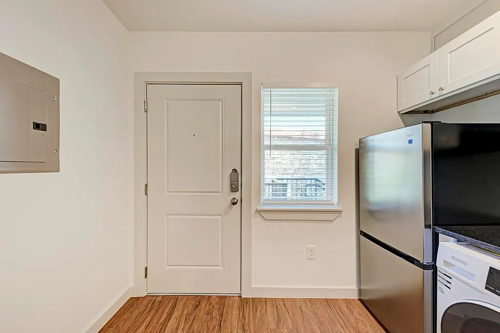 2 bed, 700 sqft, $1,500 — Photo 3