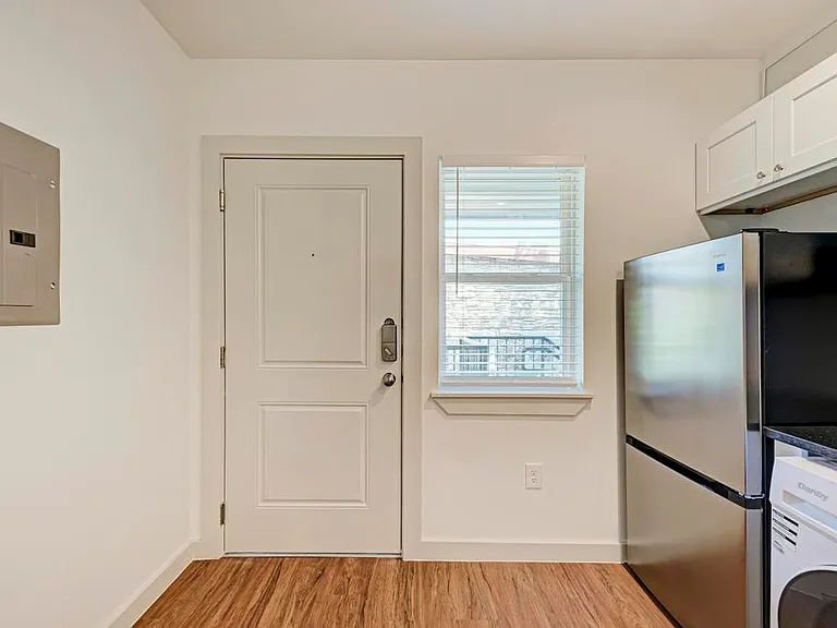 306 E 30th St #3 — Photo 3