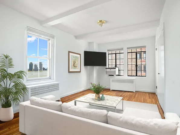 25 Tudor City Pl APT 423, New York, NY 10017