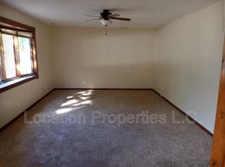 1500 E 27th St, Lawrence, KS 66046