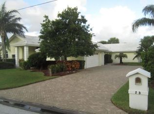 25 Harbor Cir, Cocoa Beach, FL 32931