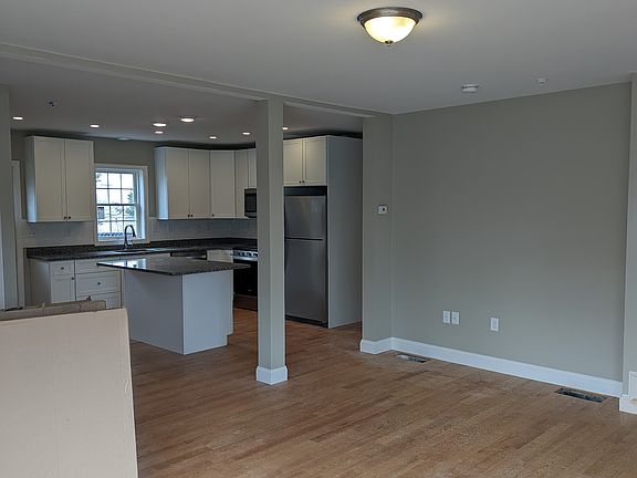 5th image of 207 Winthrop St #2