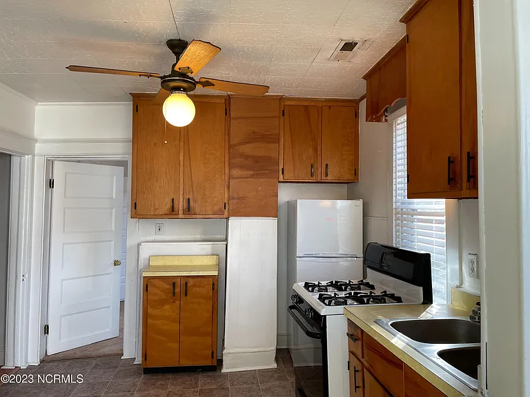 816 S 11th St — Photo 5