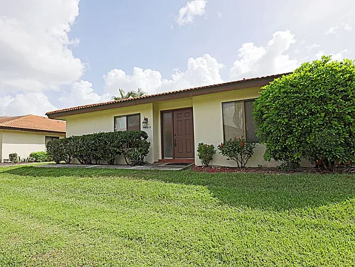 1420 Park Shore Cir #3 Photo 1