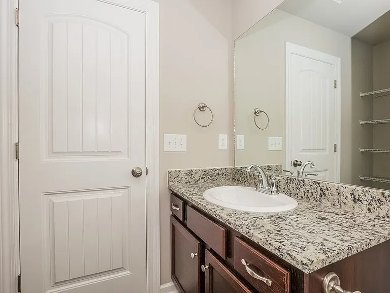 2228 Lismore Dr — Photo 15