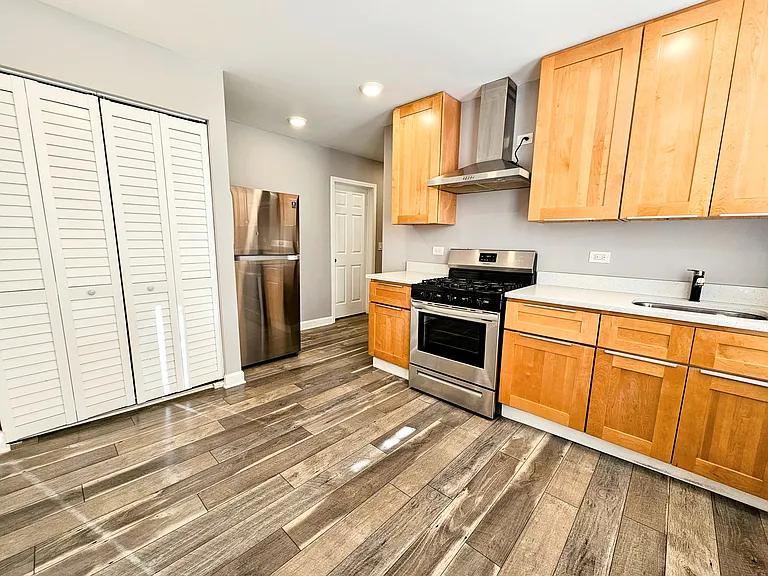 936 W 35th Pl #3F — Photo 3