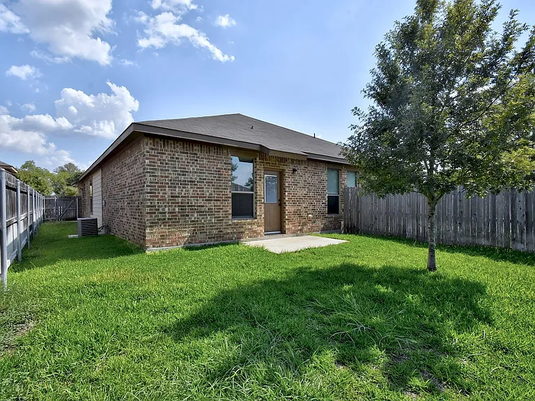 577 Creekside Cir — Photo 27