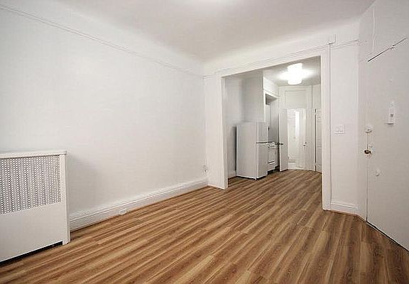 3rd image of 238 W 56th St APT 26