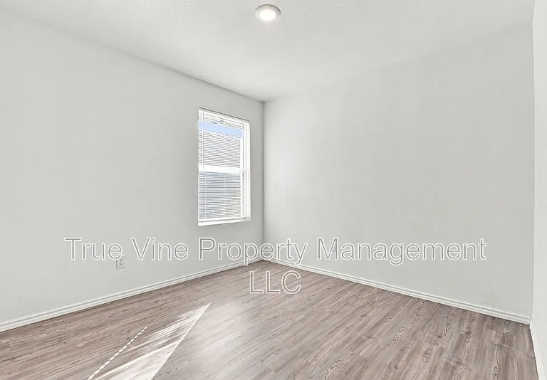 2906 Millikan Dr — Photo 24