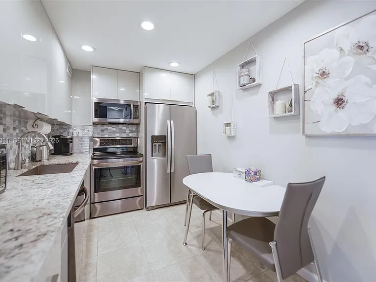 1950 S Ocean Dr #20D — Photo 7