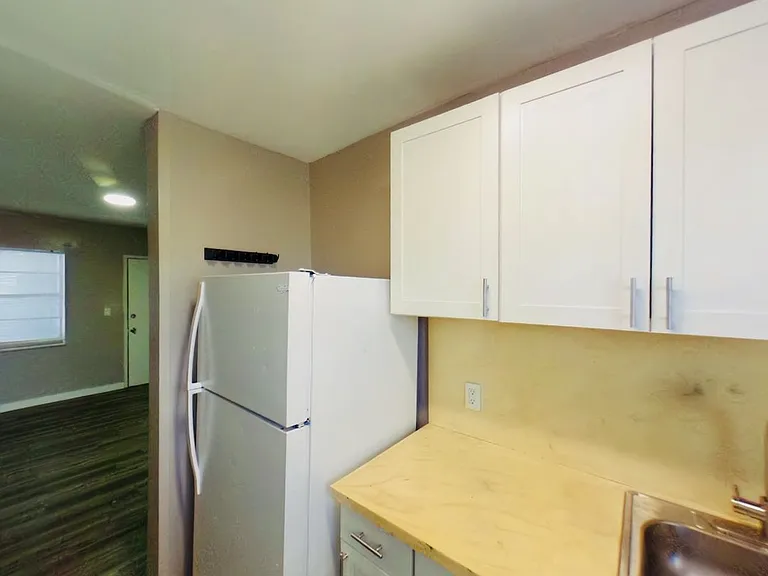 Centrally Located Gated Property Just Outside of Downtown Miami — Photo 40