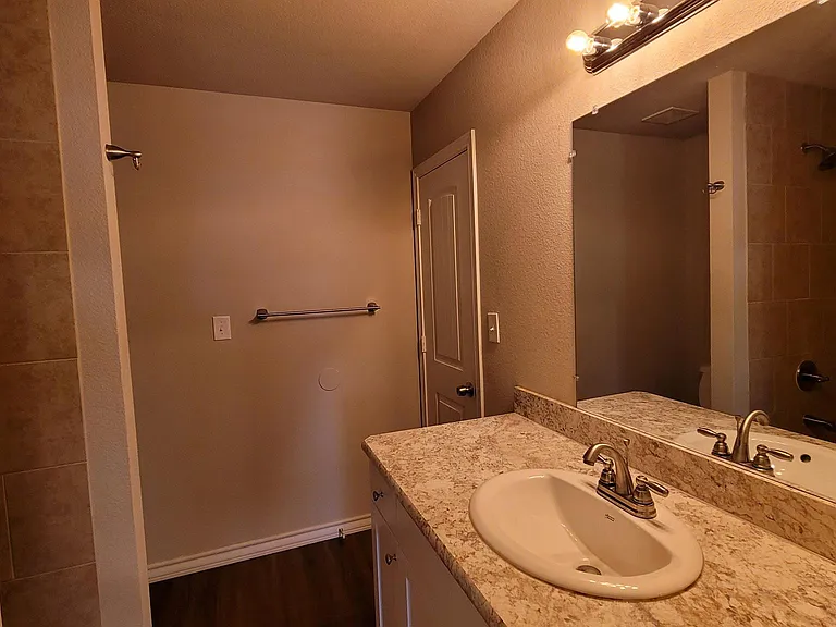 3417 Avenue G — Photo 6