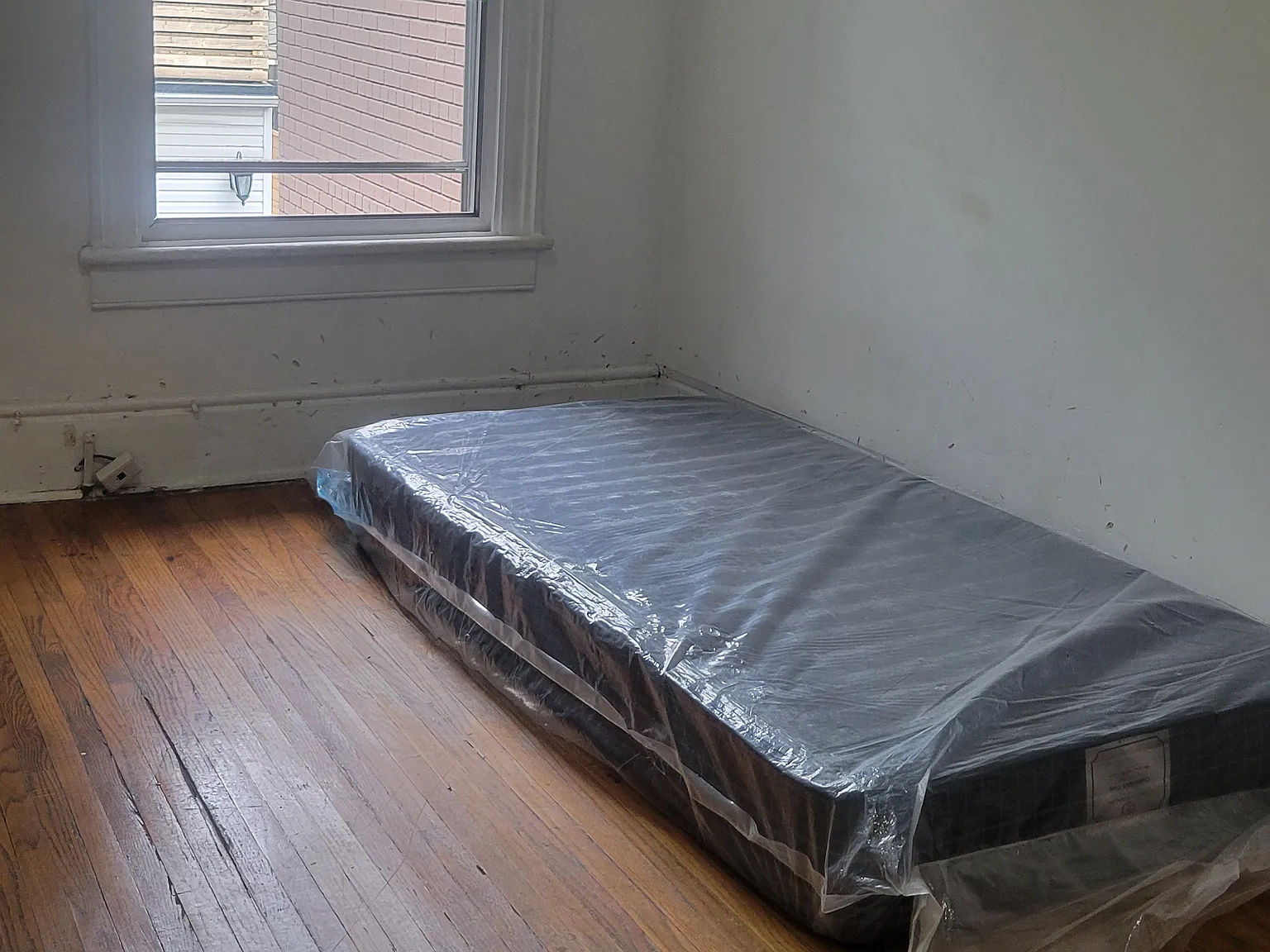 4 bed, 700 sqft, $2,995 — Photo 4