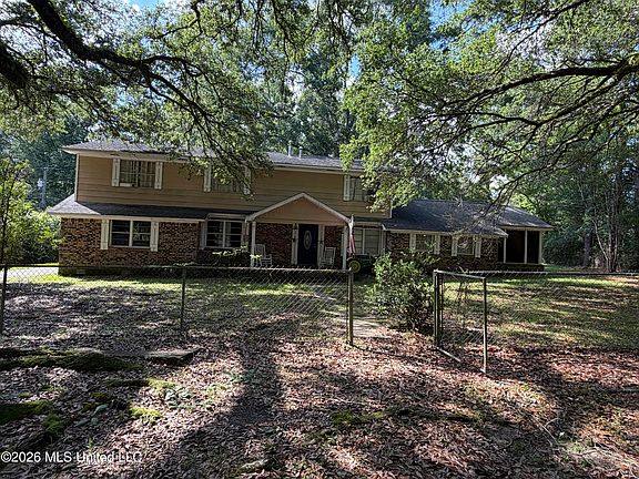 2nd image of 36 Gulf Camp Cir