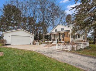 5633 N Jebavy Dr, Ludington, MI 49431