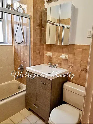 Rented by Metropolis International Realty Inc. | media 15
