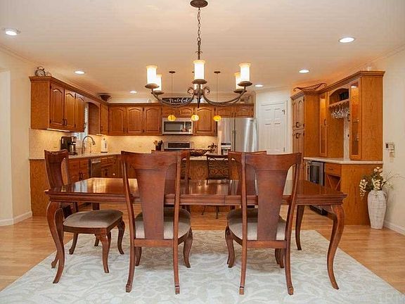 5th image of 216 Knollview Dr