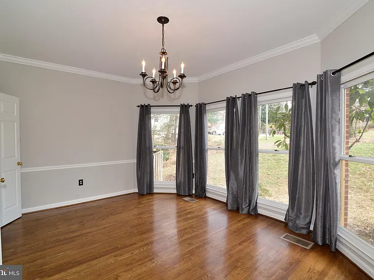 10200 Aspen Willow Dr — Photo 17