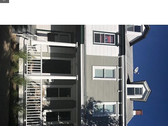 2nd image of 425 Wood St