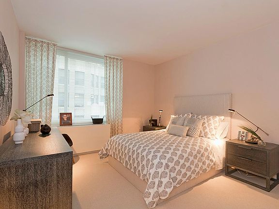 3rd image of 330 W 39th St APT 5D