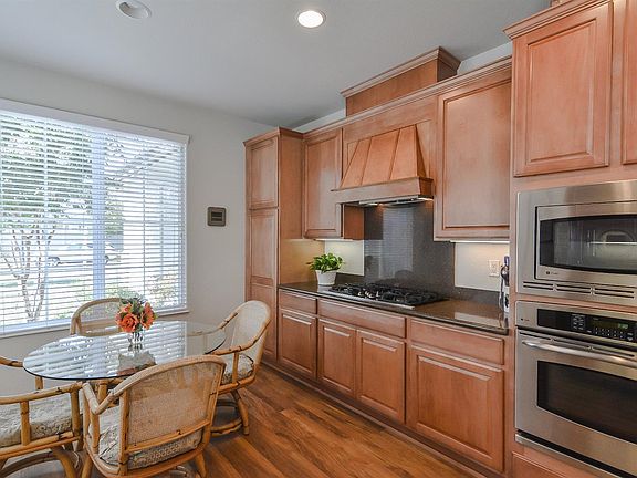 5th image of 1945 Autumn Oaks St