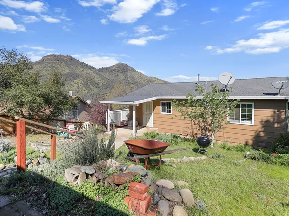 22065 Loop Dr, Redding, CA 96003