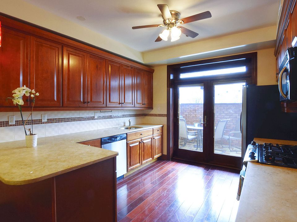 1st image of 12-14 31st Ave #222