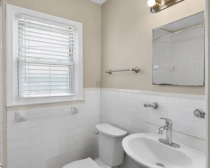 1105 Carrington Ave — Photo 12