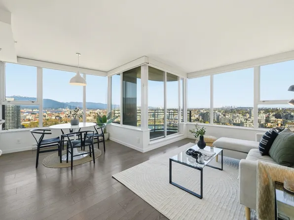 33 Smithe St #3302, Vancouver, BC V6B 0B5