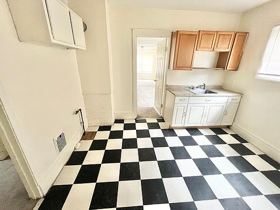 4th image of 671 E Delavan Ave