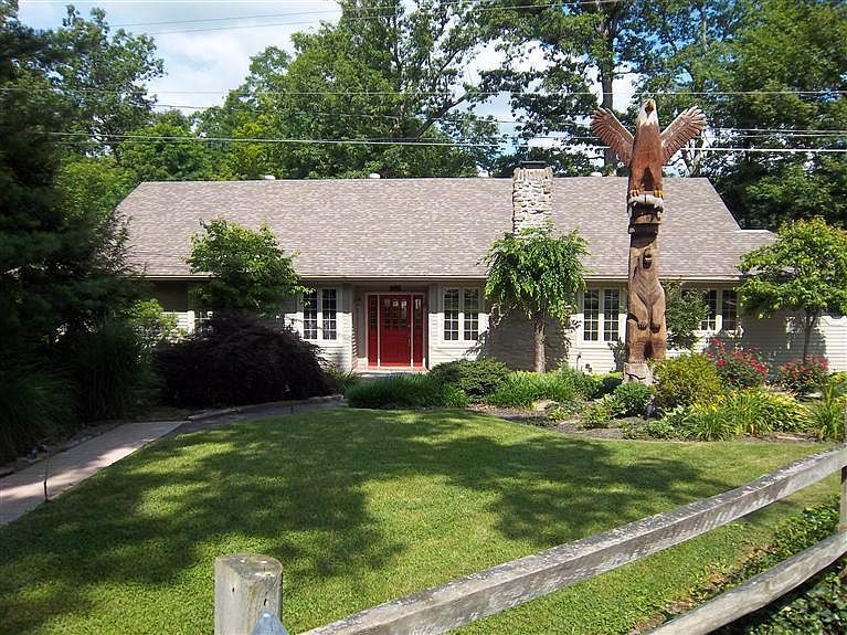 1st image of 10 Wild Lake Dr